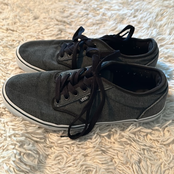 Vans Men’s Authentic Low Shoe, size 9. - Picture 2 of 4